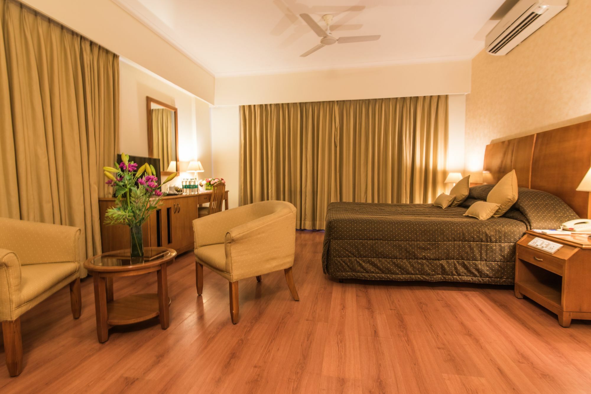 Sai Vishram Business Hotel Kammasandra Exterior photo